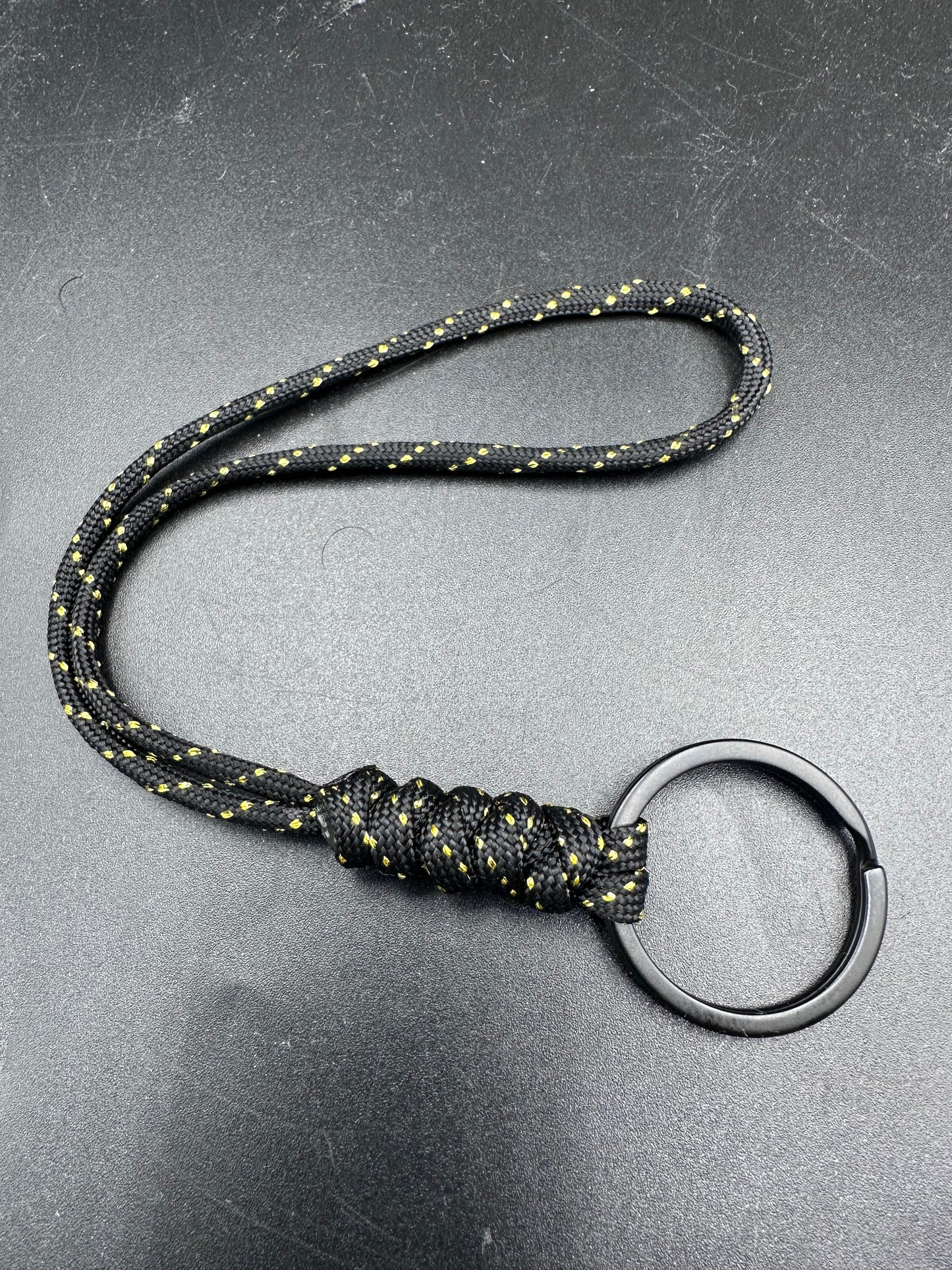 Paracord snake Knott lanyard with black split Ring