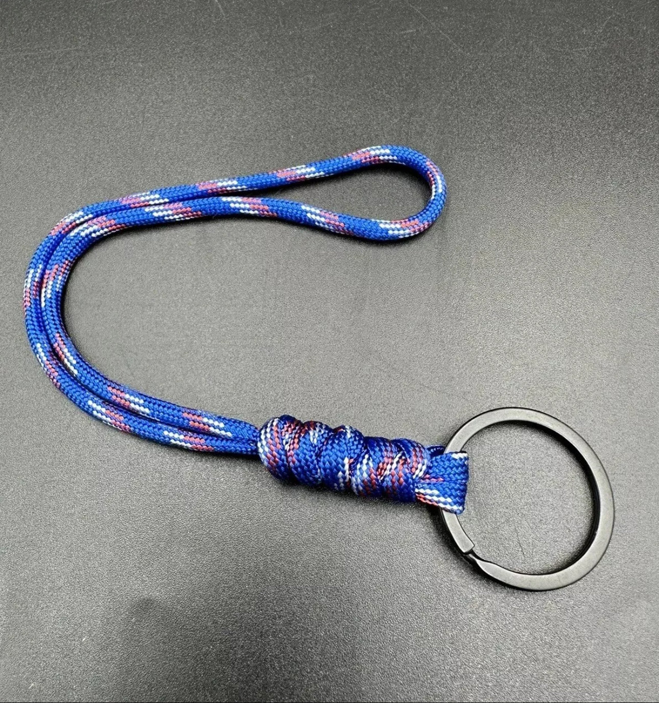 Paracord snake Knott lanyard with black split Ring