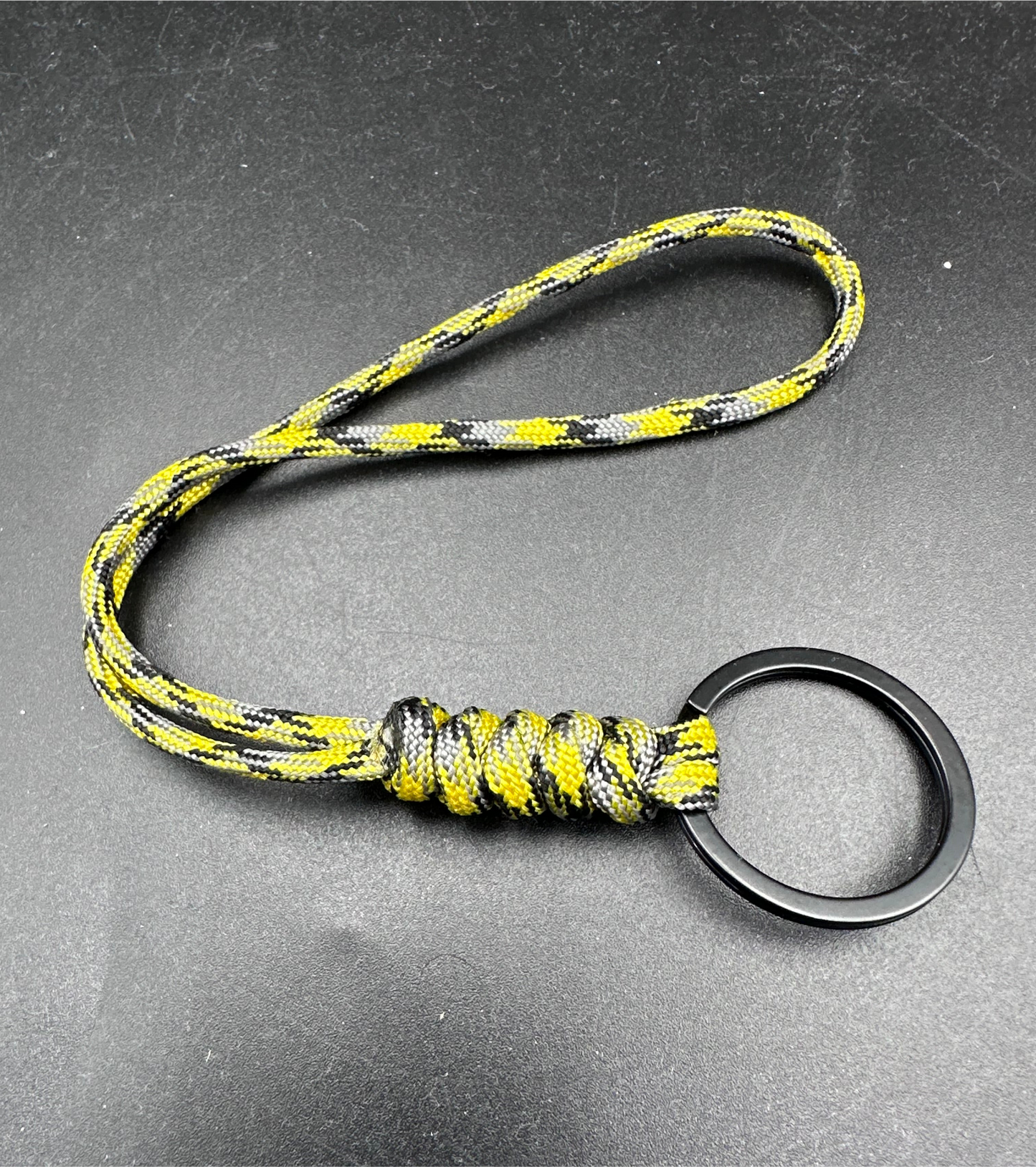 Paracord snake Knott lanyard with black split Ring