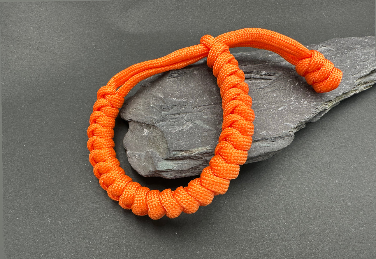 Paracord survival bracelet snake knot