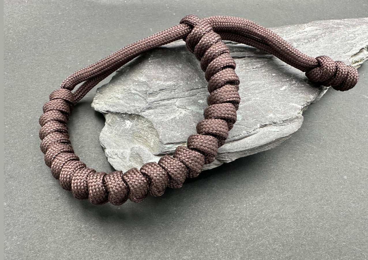 Paracord survival bracelet snake knot