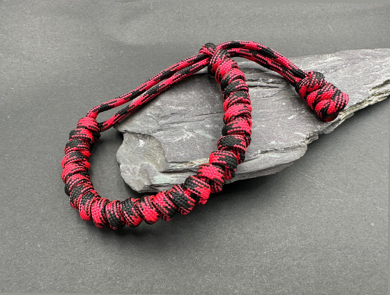 Paracord survival bracelet snake knot