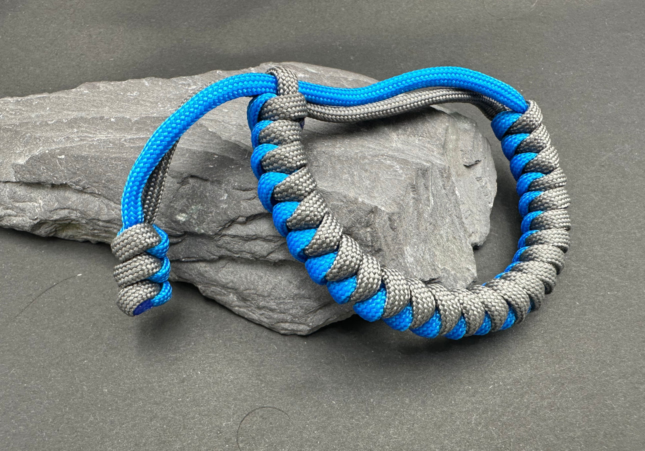 Paracord survival bracelet snake knot