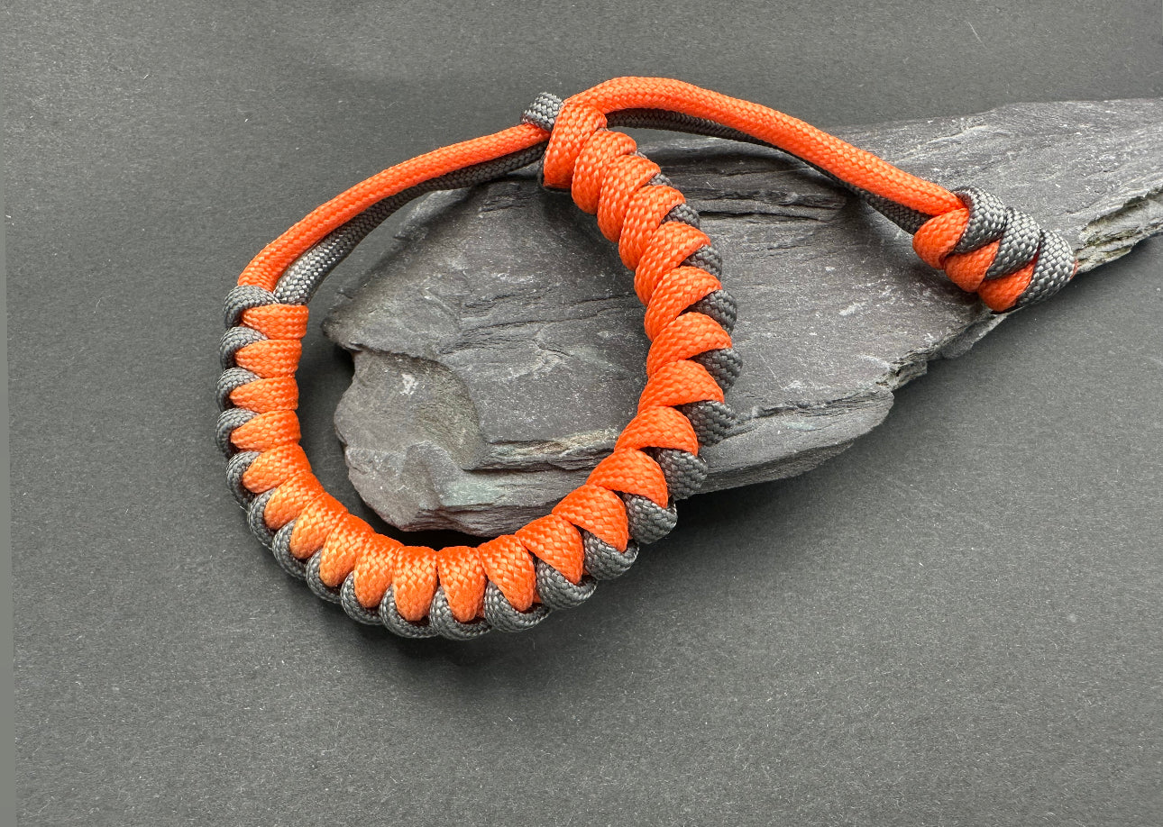 Paracord survival bracelet snake knot