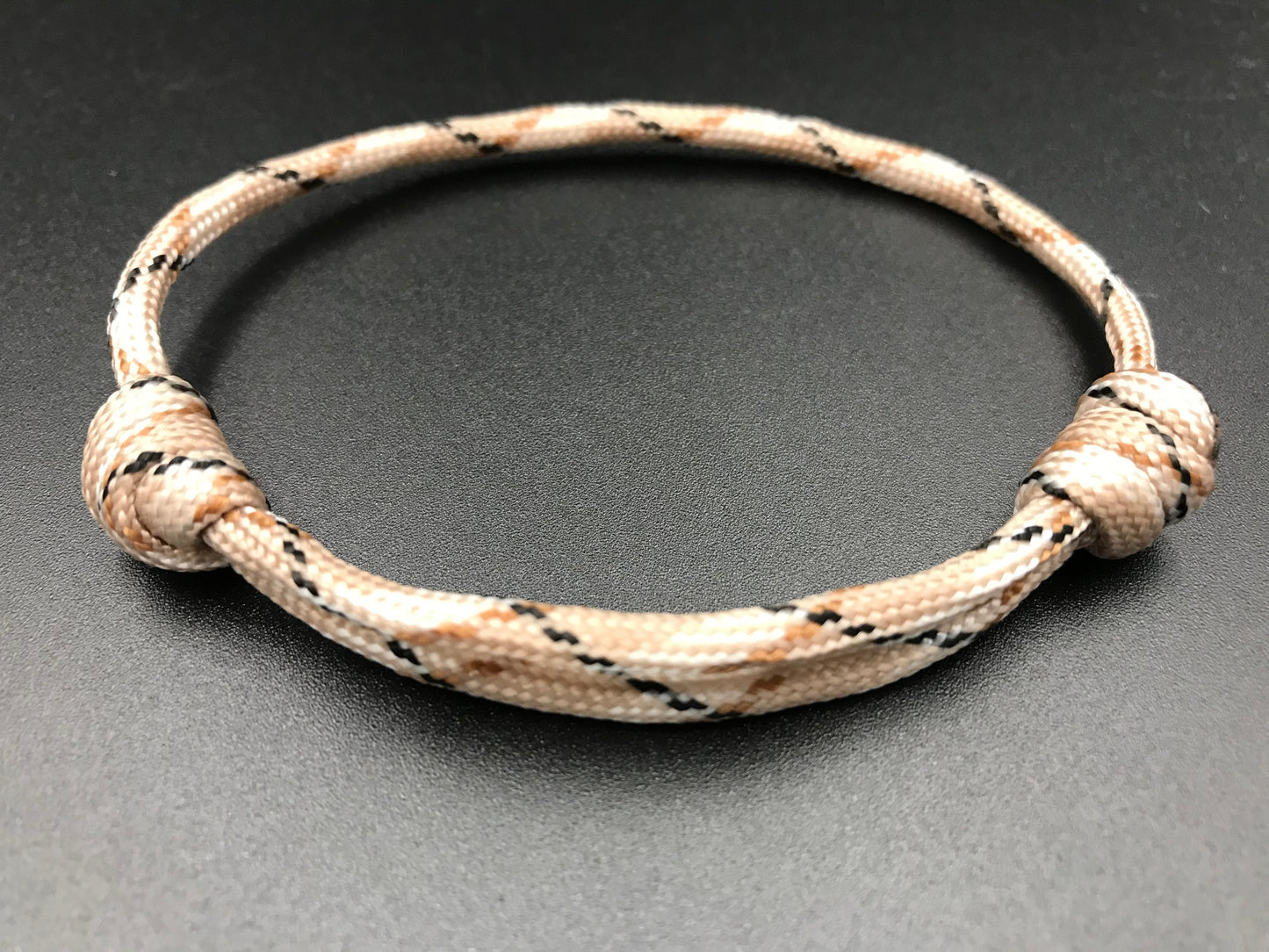 Paracord friendship bracelet in Desert camo ( light brown medium brown military camo mixes) light weight and fully adjustable