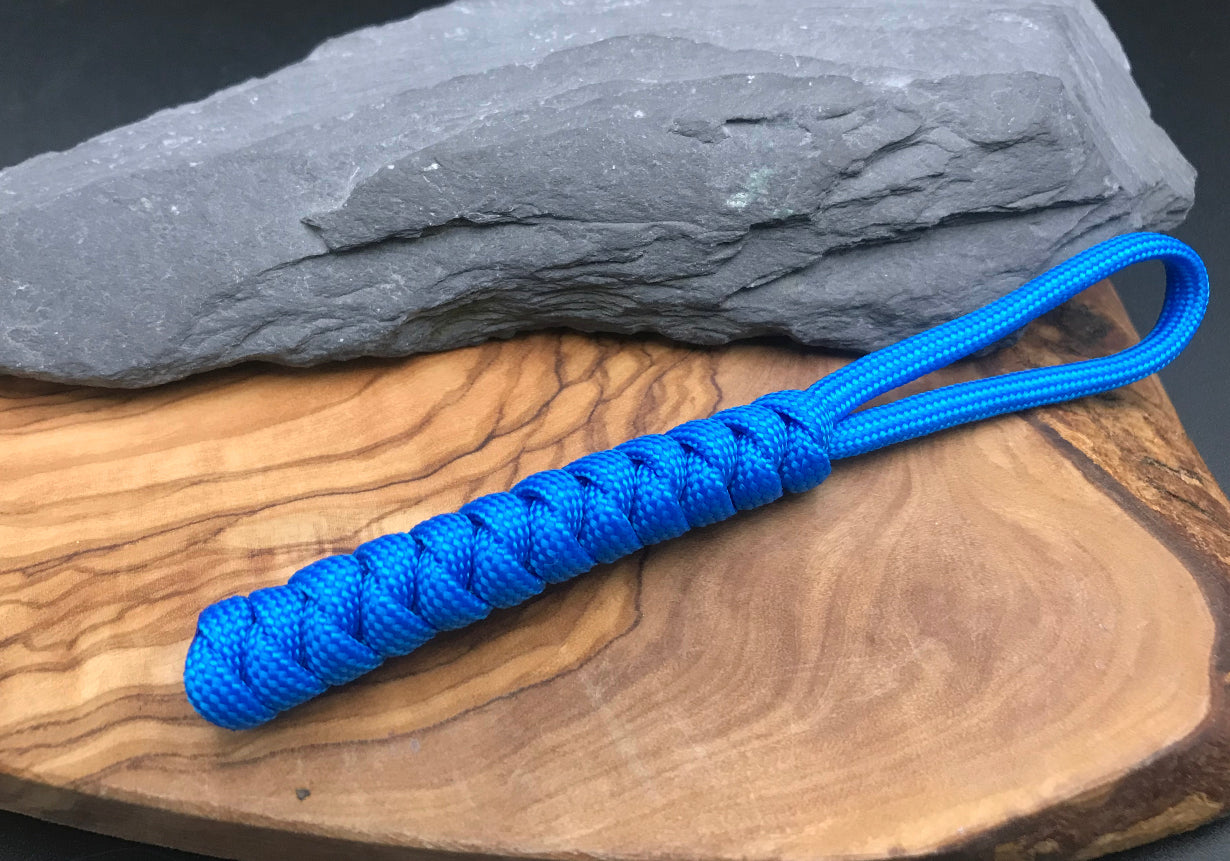 Paracord EDC multi tool - torch and keys lanyard
This lanyard is made from Paracord in a Sky blue themed colour snake knot design