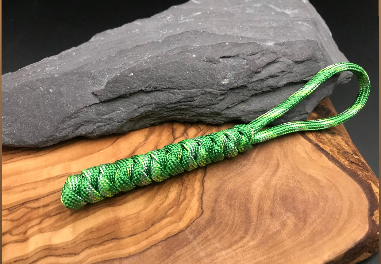 Paracord EDC multi tool - torch and keys lanyard
Hand Made in Cactus green coloured Paracord (neon green and lighter green mix of colours in a snake knot design