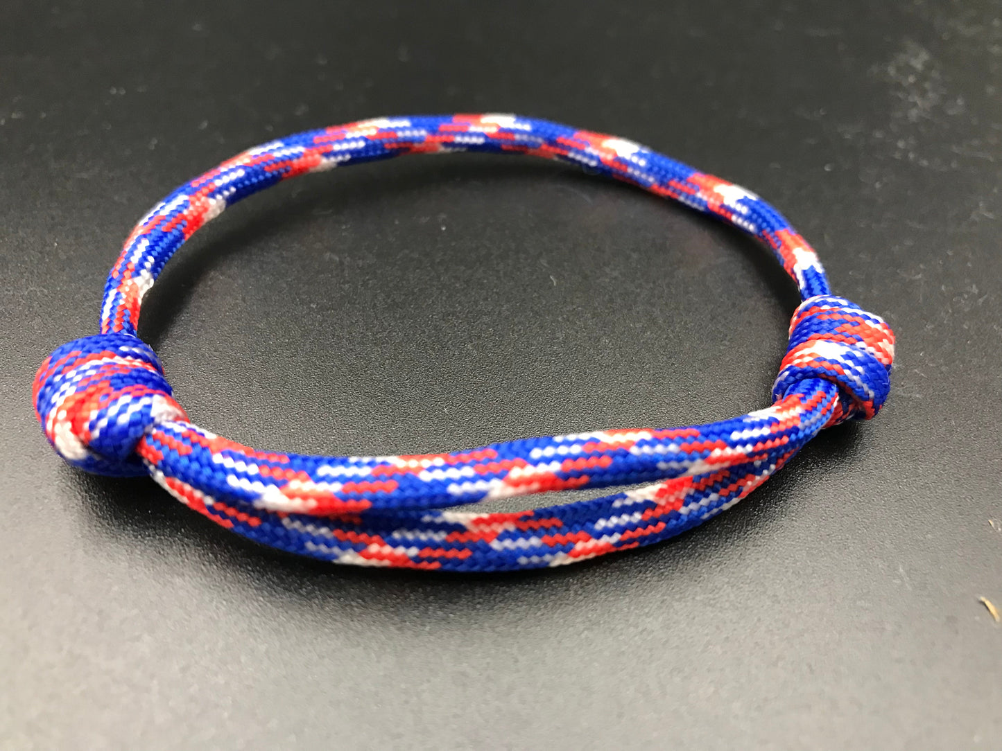 Paracord friendship bracelet in Union Jack coloured Paracord ( blue red white )