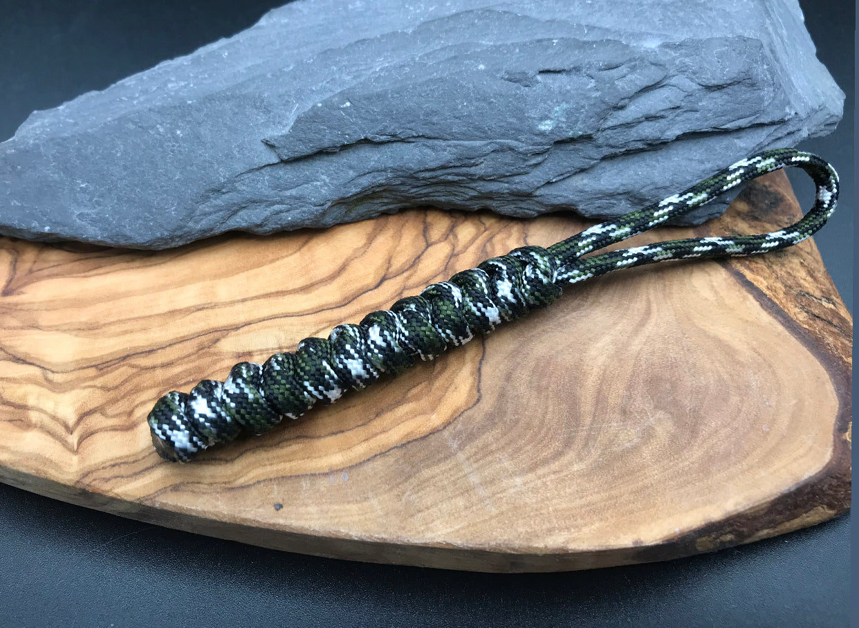 Paracord EDC multi tool - torch and keys lanyard
Hand Made in a cobra camo (green black white and grey coloured Paracord in the snake knot design