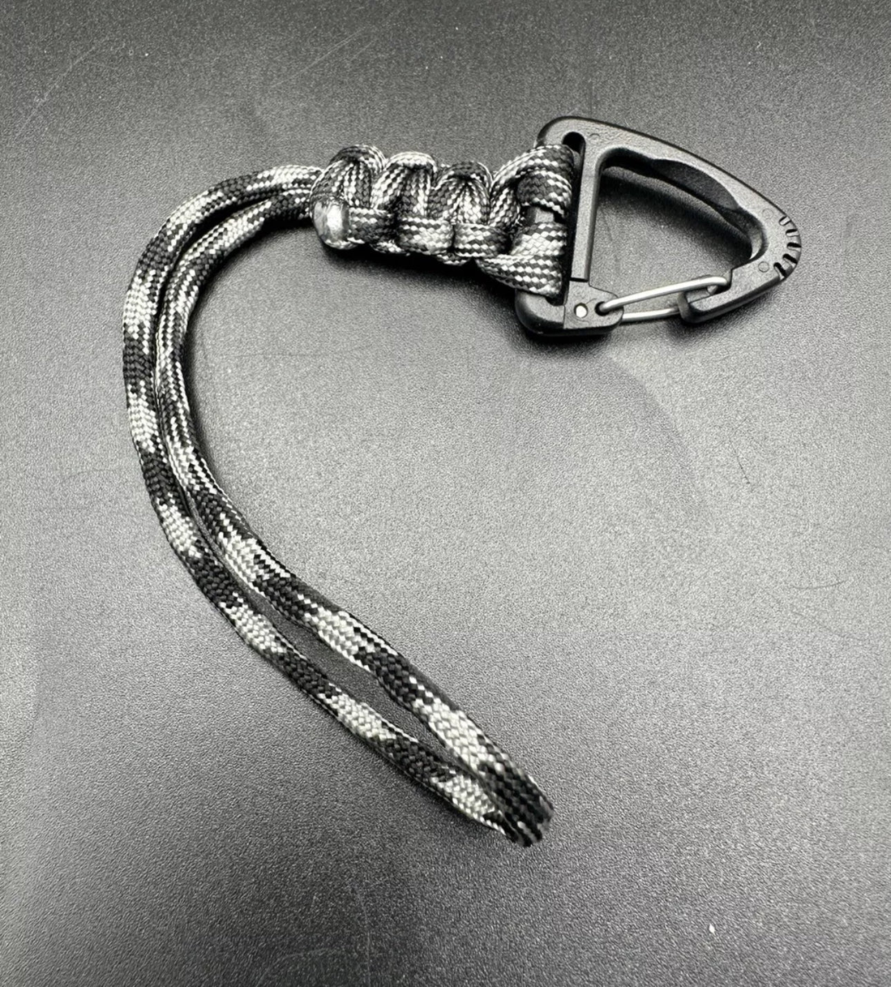 EDC triangular clip Paracord lanyard