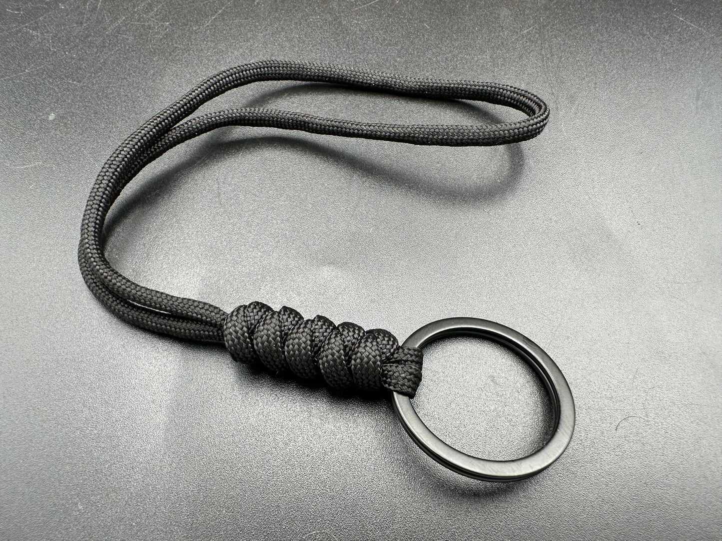 Paracord snake Knott lanyard with black split Ring