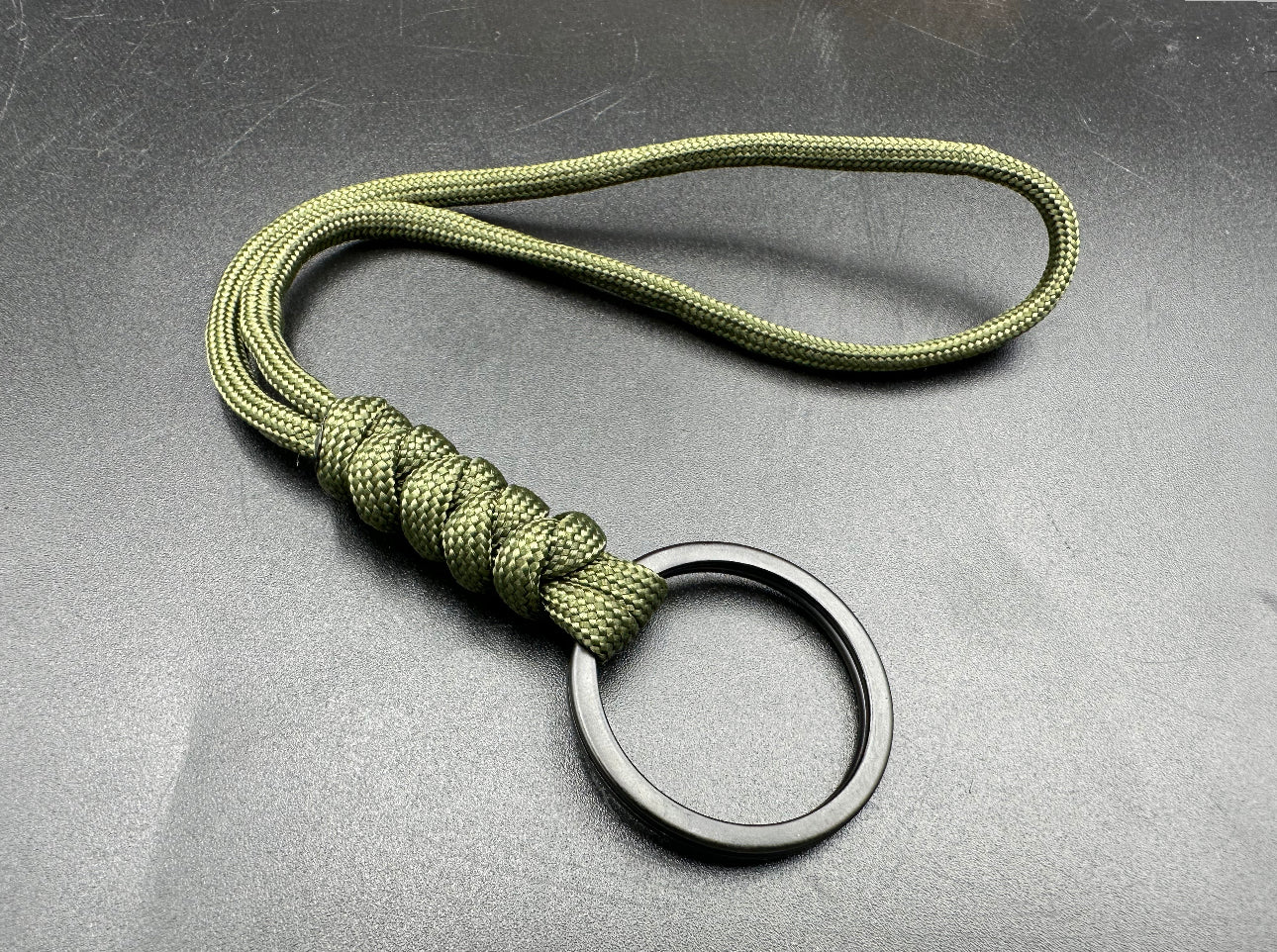 Paracord snake Knott lanyard with black split Ring