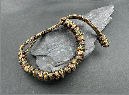 Paracord survival bracelet snake knot