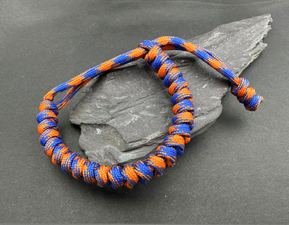 Paracord survival bracelet snake knot