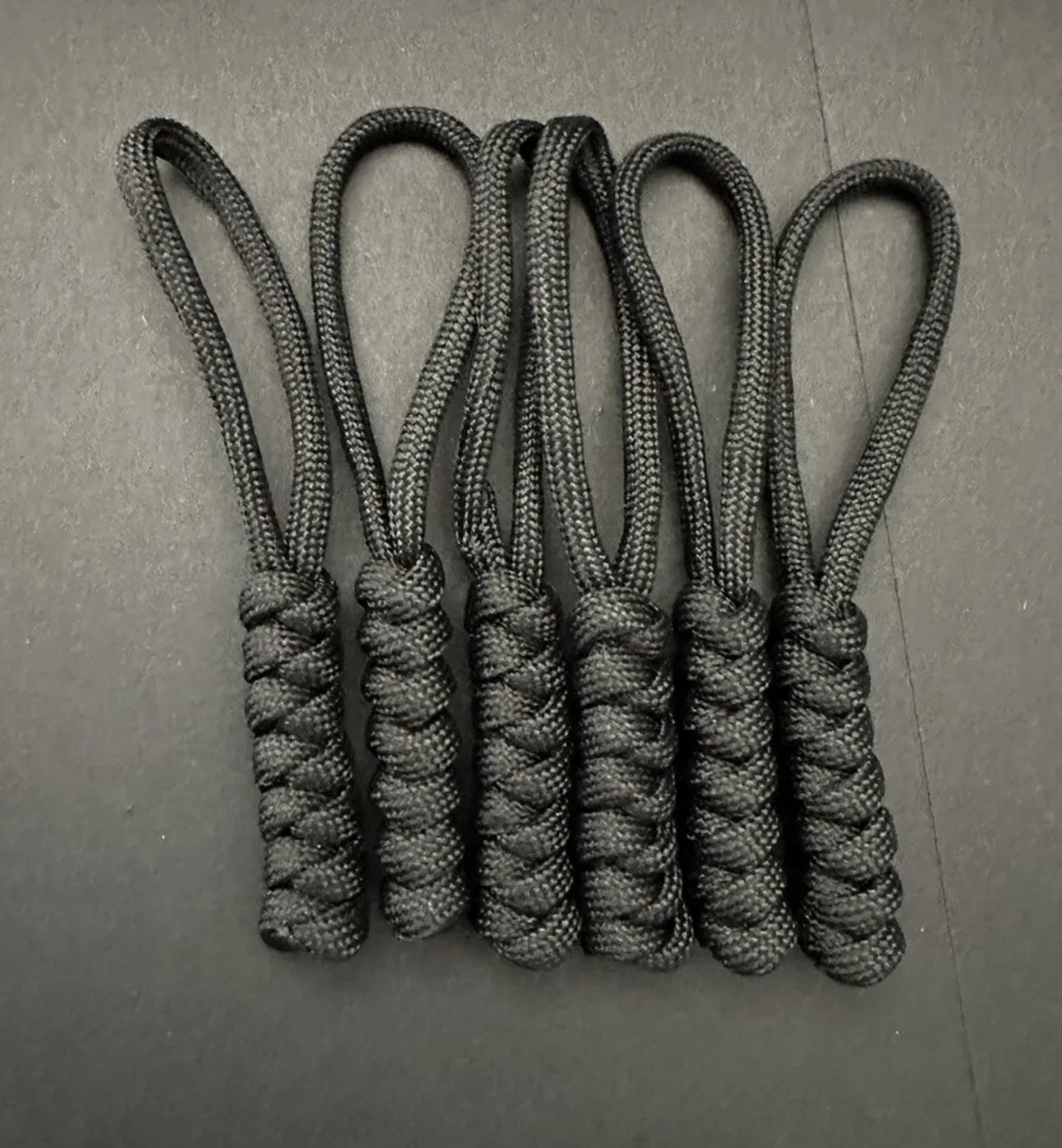 Paracord zip pulls in a Halloween themed black
Sold as a 6 pack theses are light weight, strong and all handmade in our U.K. store