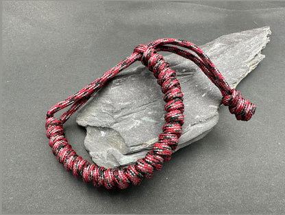 Paracord survival bracelet snake knot