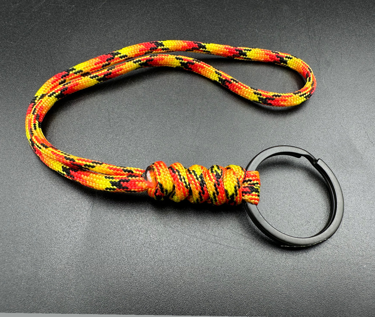 Paracord snake Knott lanyard with black split Ring