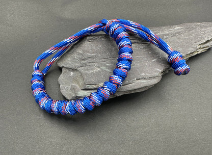 Paracord survival bracelet snake knot