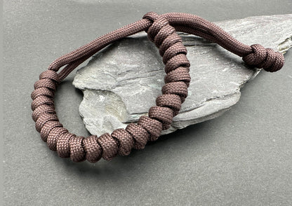 Paracord survival bracelet snake knot