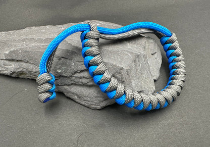 Paracord survival bracelet snake knot