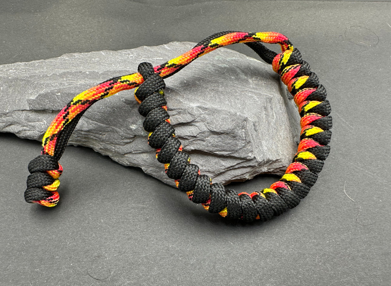 Paracord survival bracelet snake knot