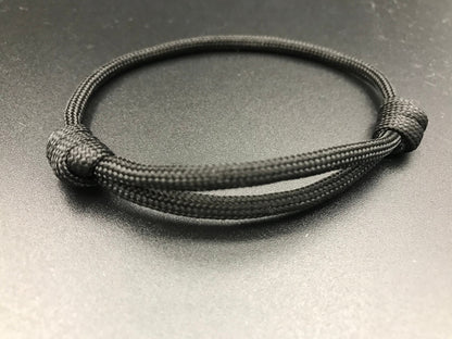 Paracord friendship bracelet in Black lightweight and fully adjustable 