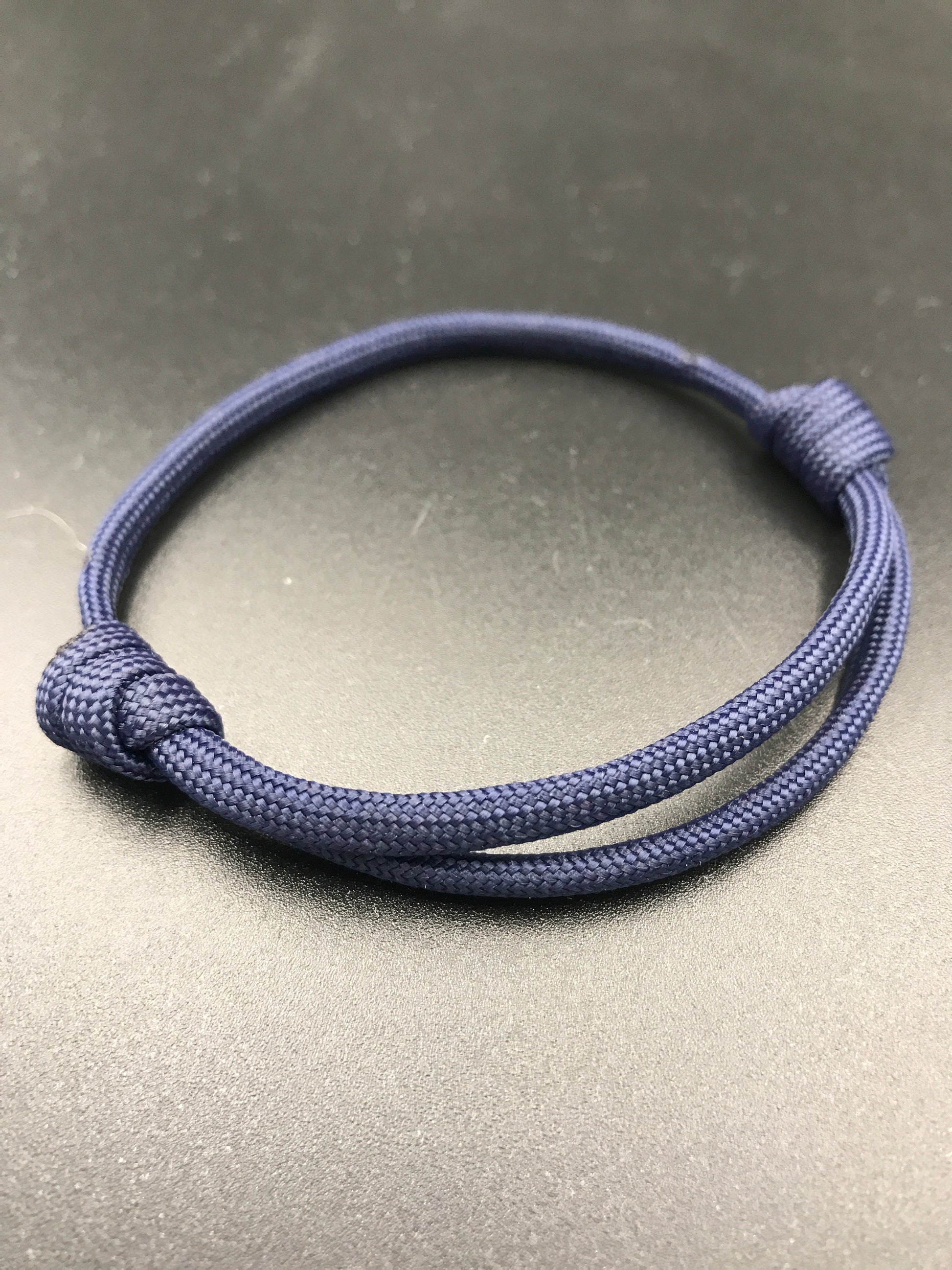 Paracord friendship bracelet In navy blue light weight and adjustable