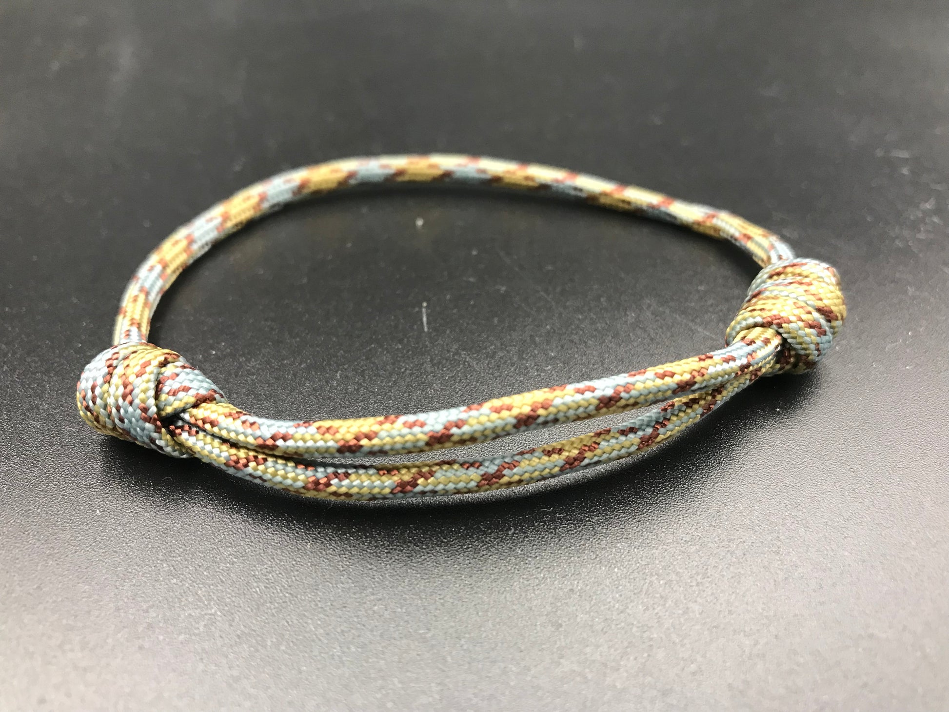 Paracord friendship bracelet In sand snake colour ( light grey light brown dark brown spots ) light weight and adjustable