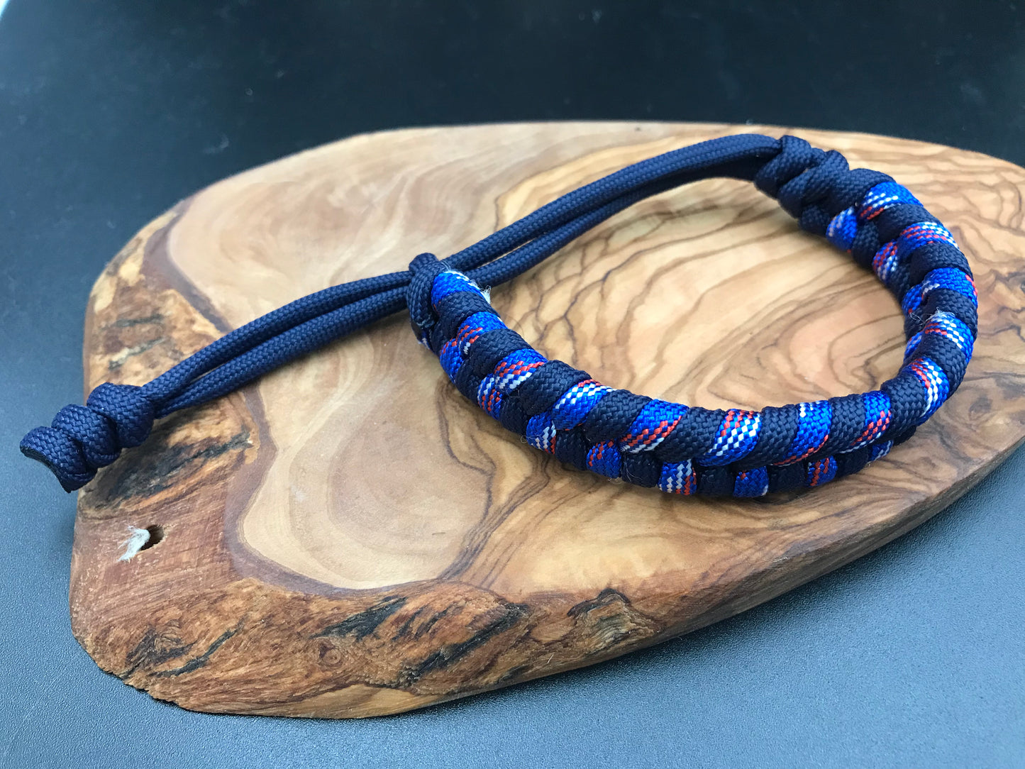 Paracord survival bracelets fishtail design