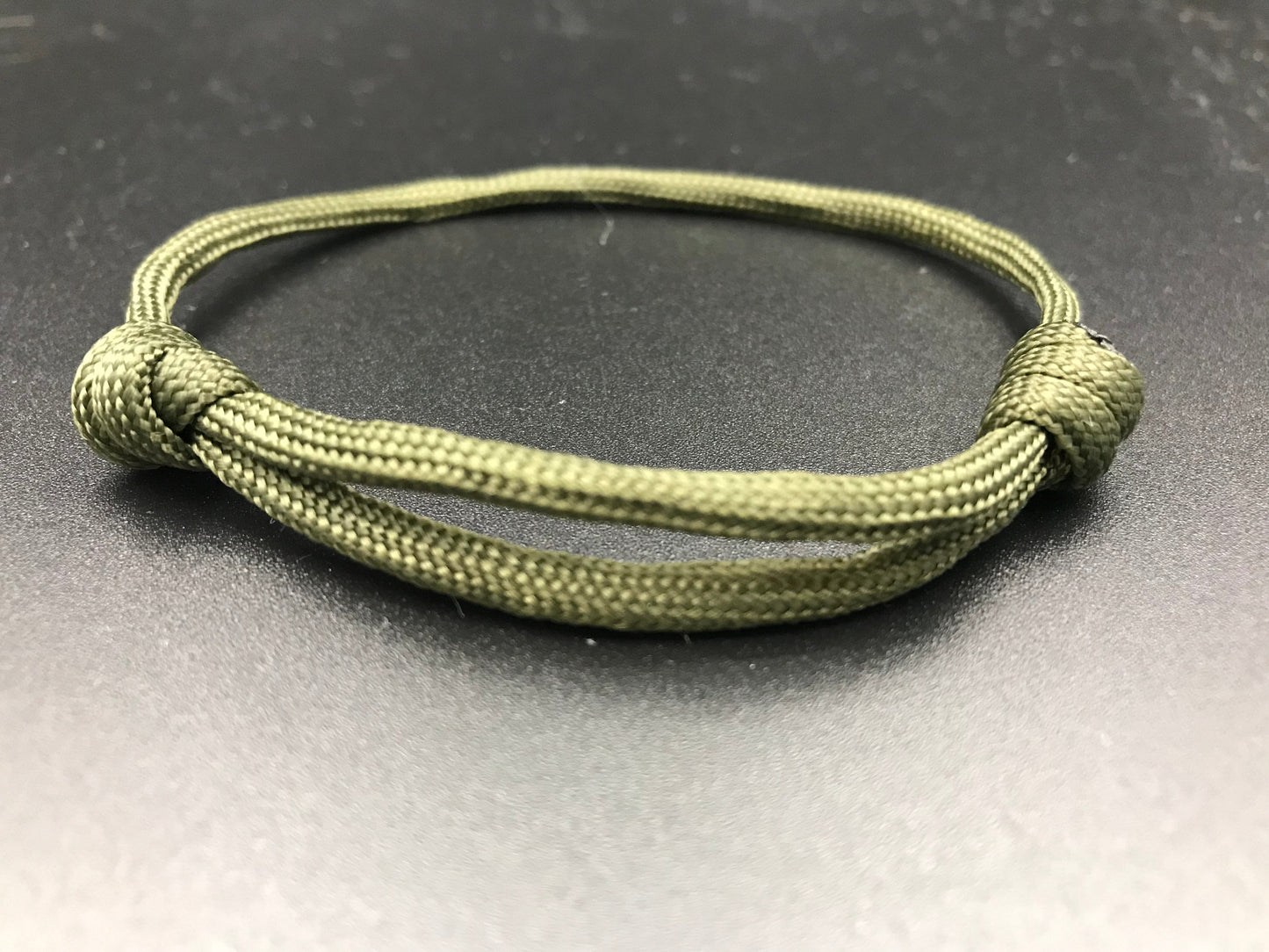 Paracord friendship bracelet in Olive green lightweight and fully adjustable 