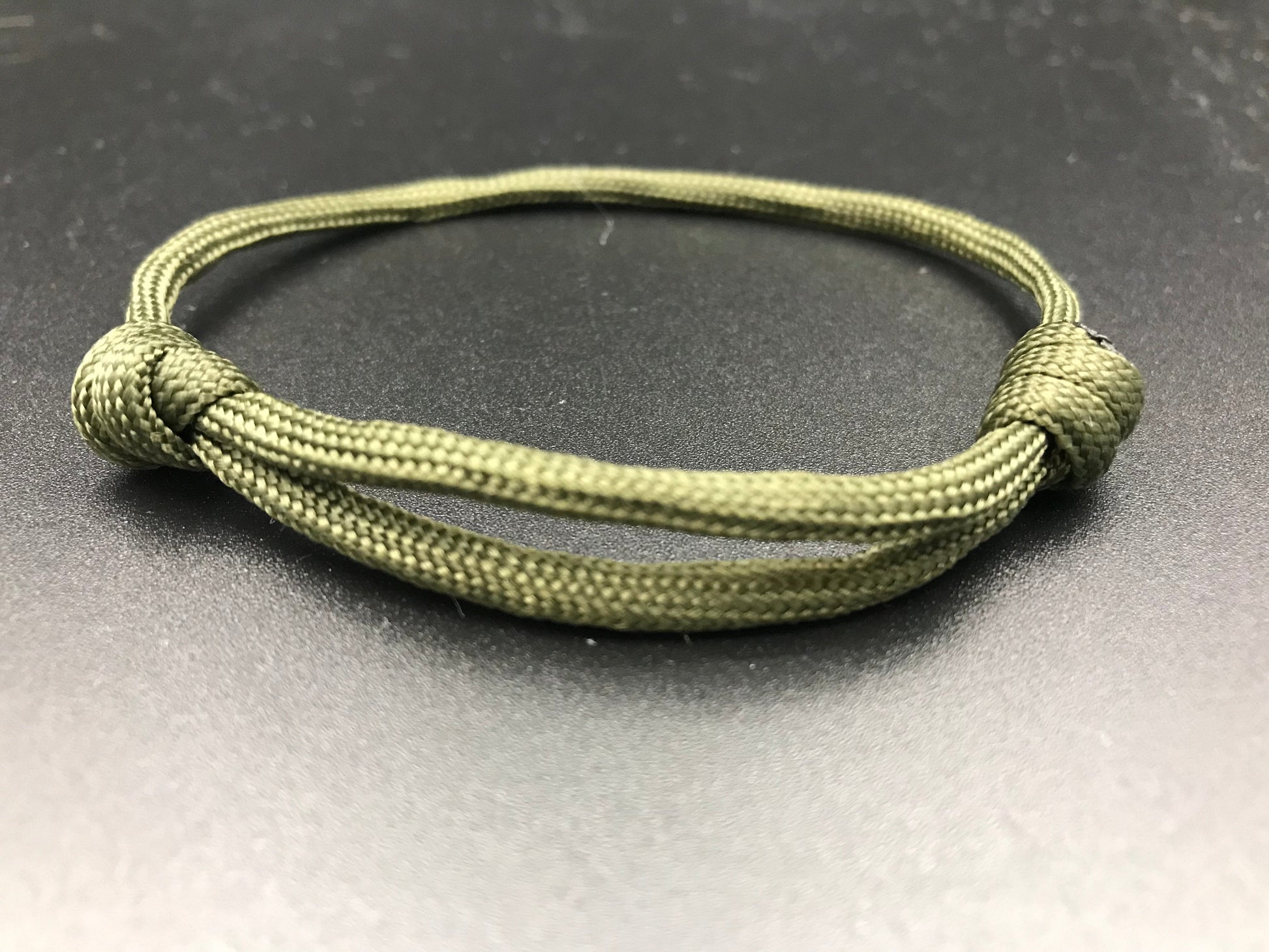 Paracord friendship bracelet in Olive green lightweight and fully adjustable 
