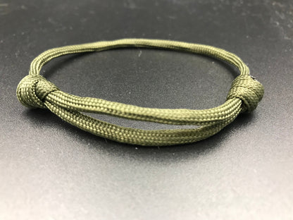 Paracord friendship bracelet in Olive green lightweight and fully adjustable 