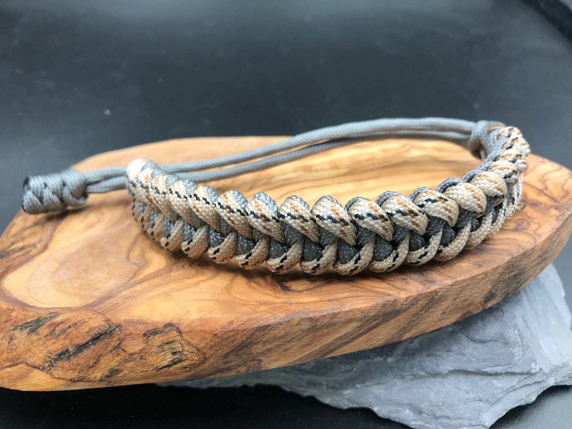 Paracord survival bracelet hand made lightweight and in grey and Desert camo coloured Paracord U.K. 