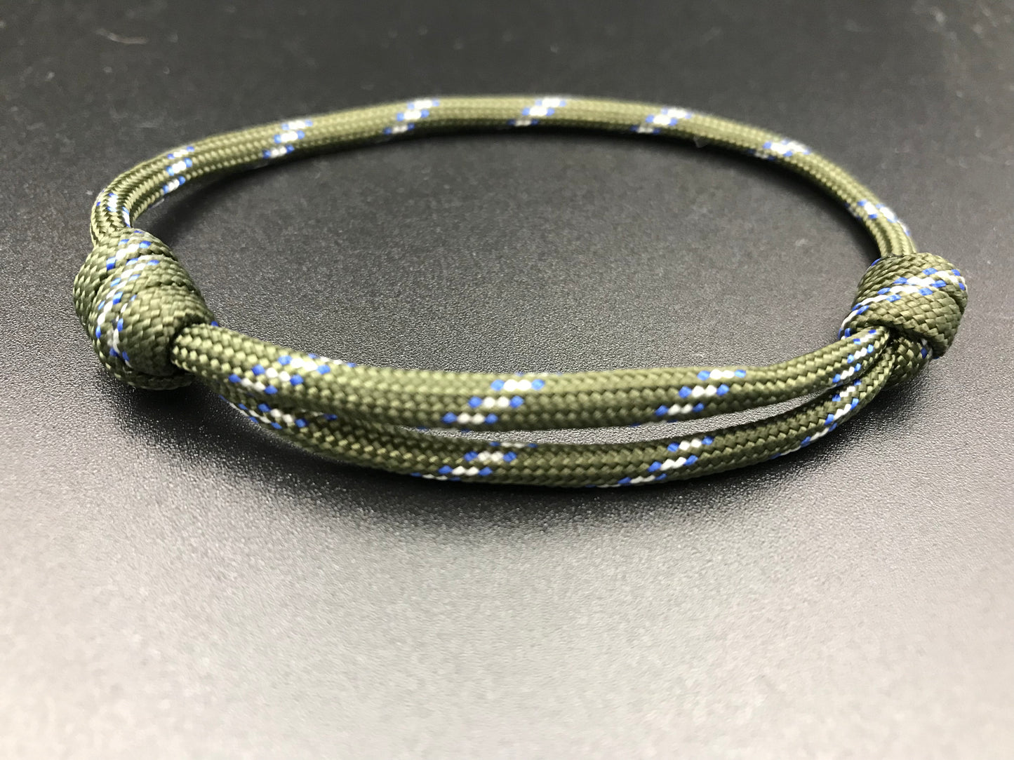 Paracord friendship bracelet In olive green - blue fleck light weight and adjustable
