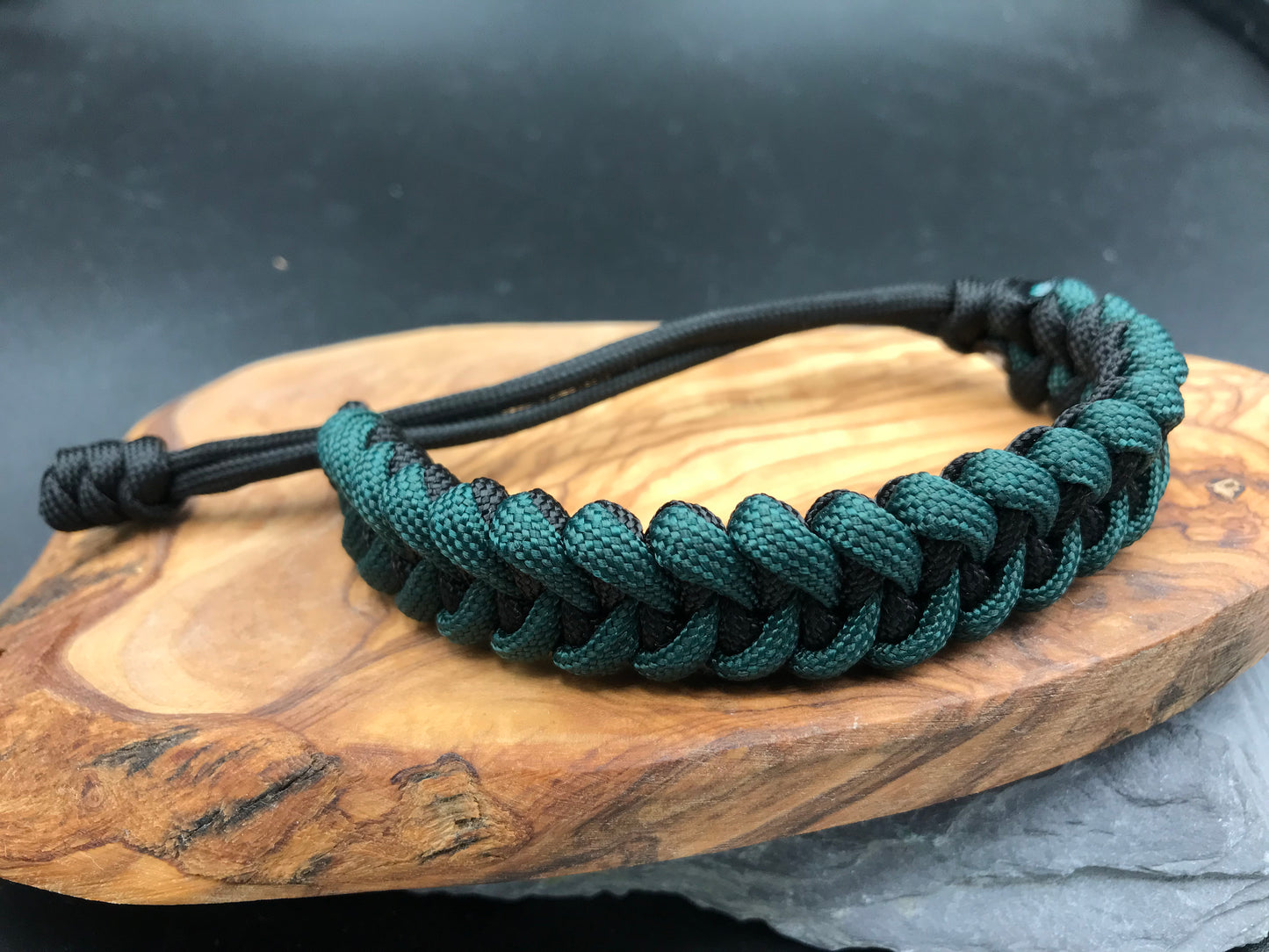 Paracord survival bracelet hand made lightweight and in black and emerald green coloured Paracord U.K. 