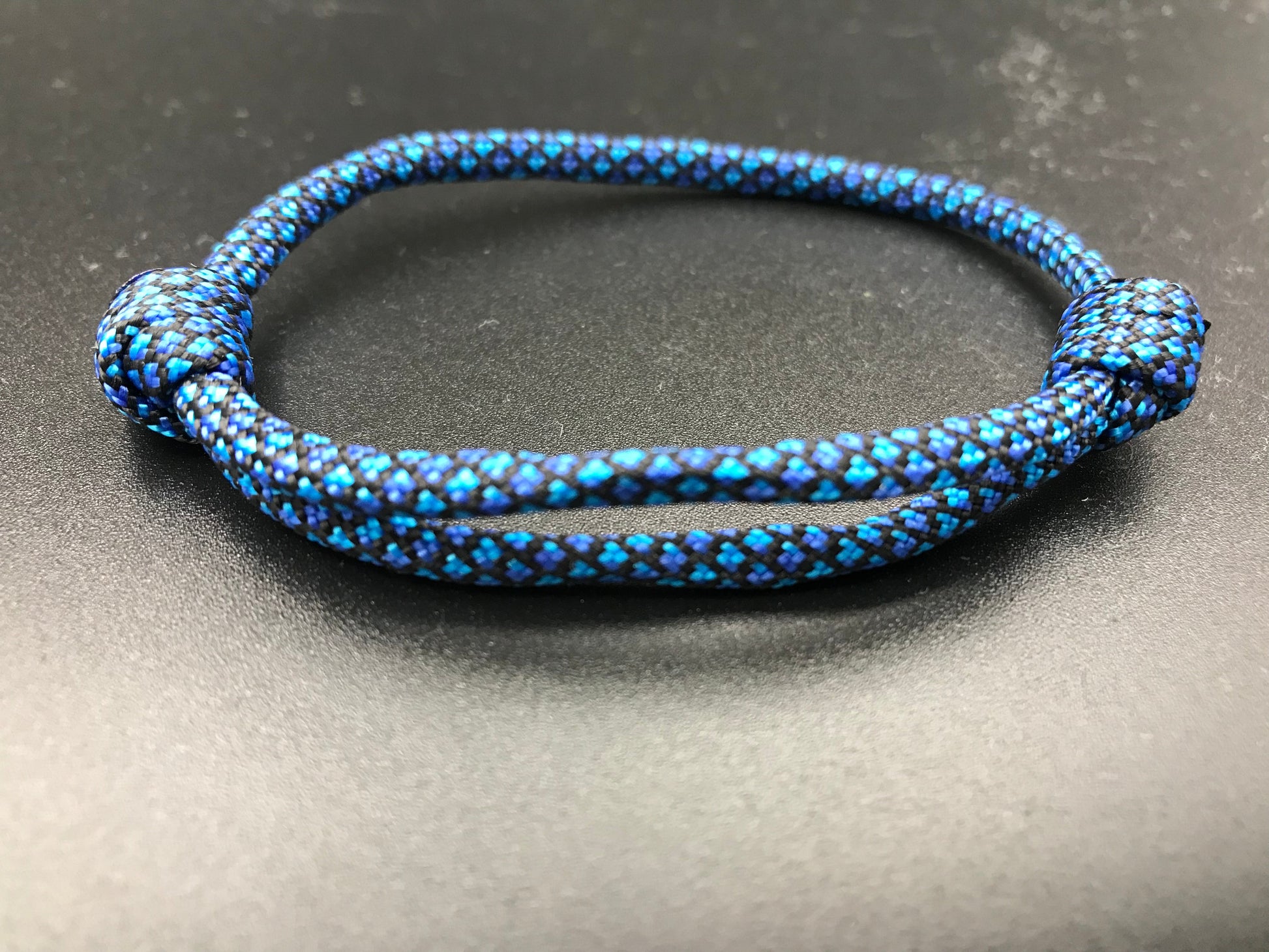 Paracord friendship bracelet In royal blue diamond ( black diamond pattern on it ) light weight and adjustable