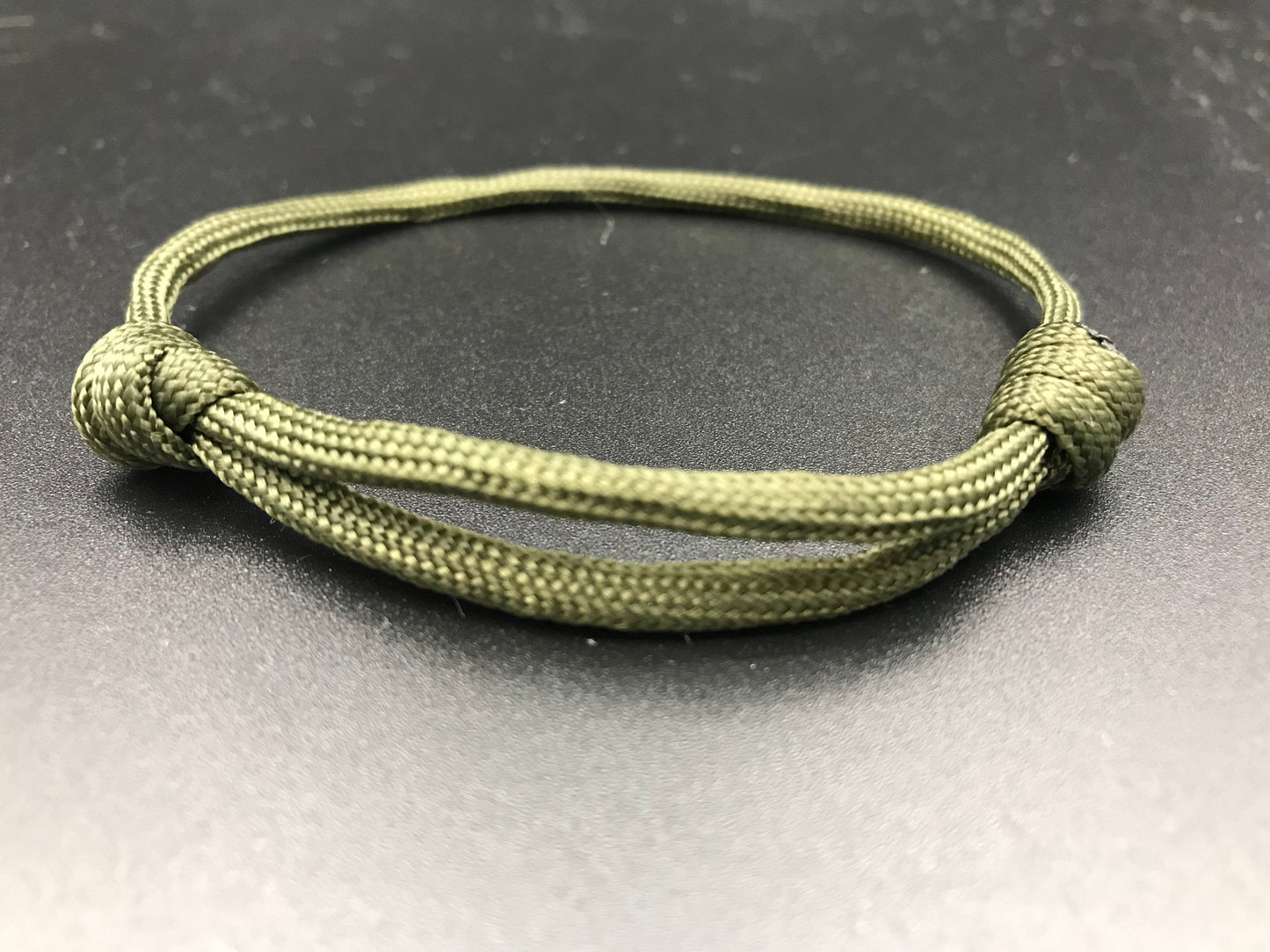 Paracord friendship bracelet in Olive green lightweight and fully adjustable 