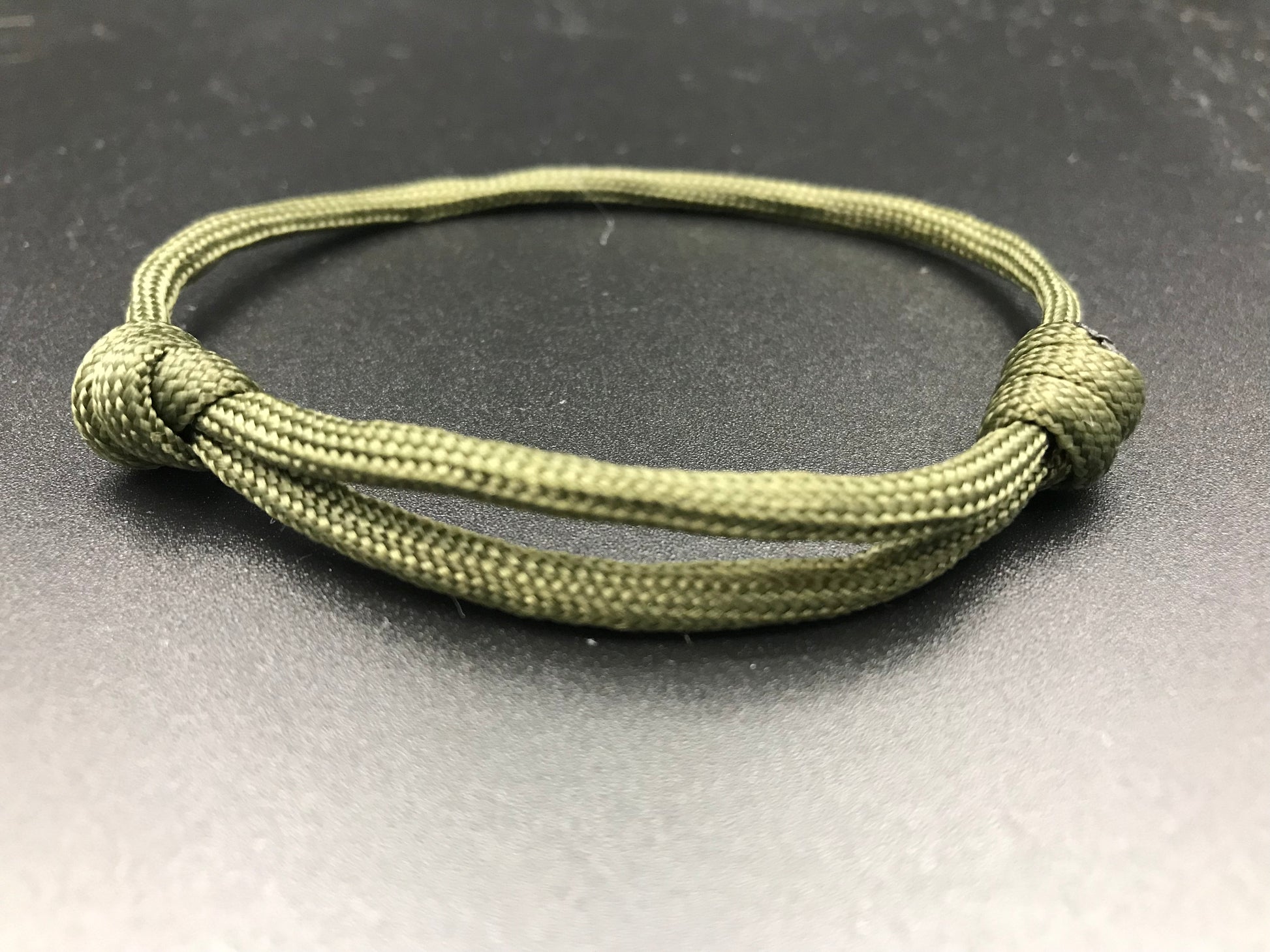Paracord friendship bracelet in Olive green lightweight and fully adjustable 