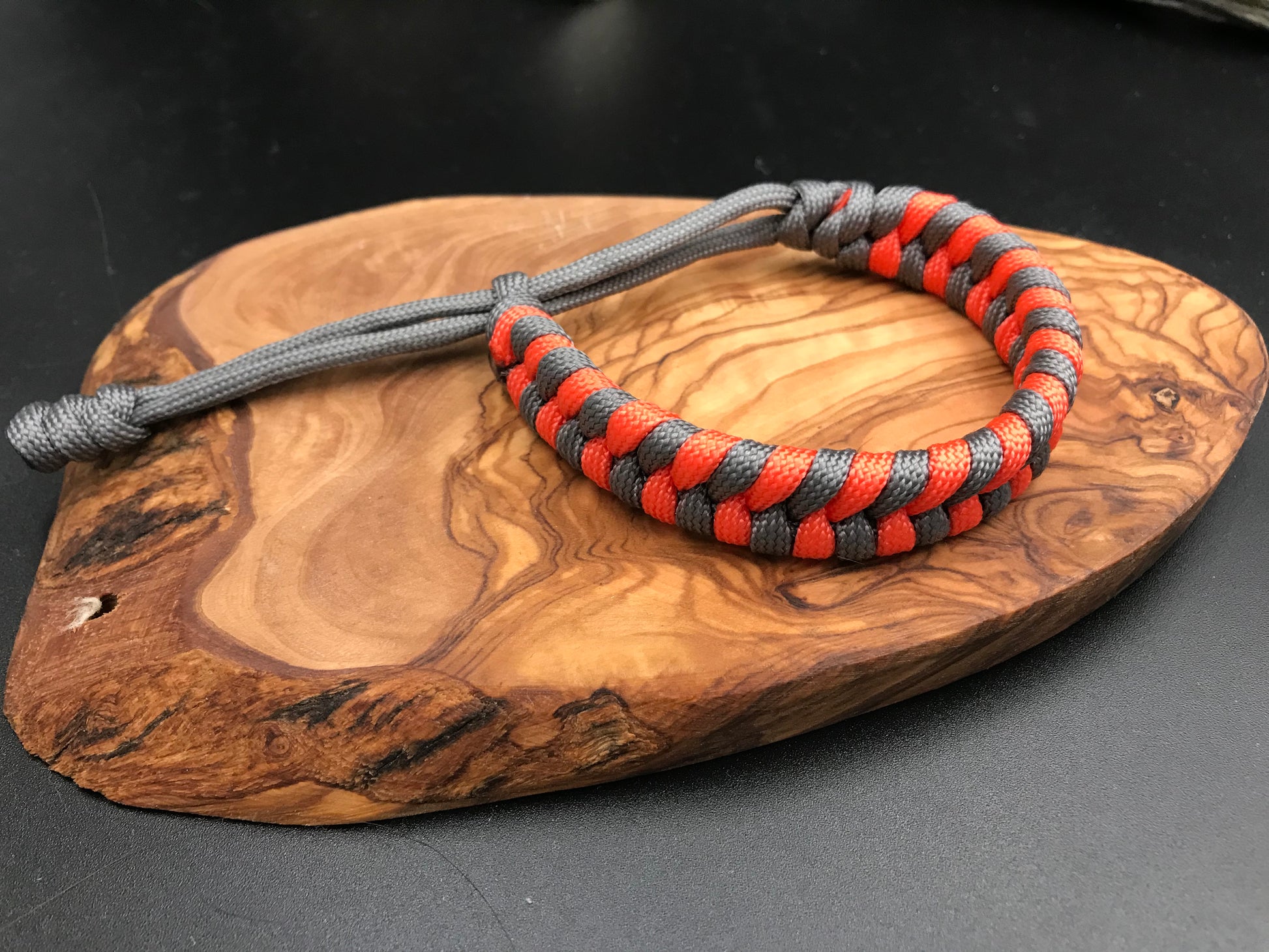 Paracord survival bracelets fishtail design – Artos Adventure