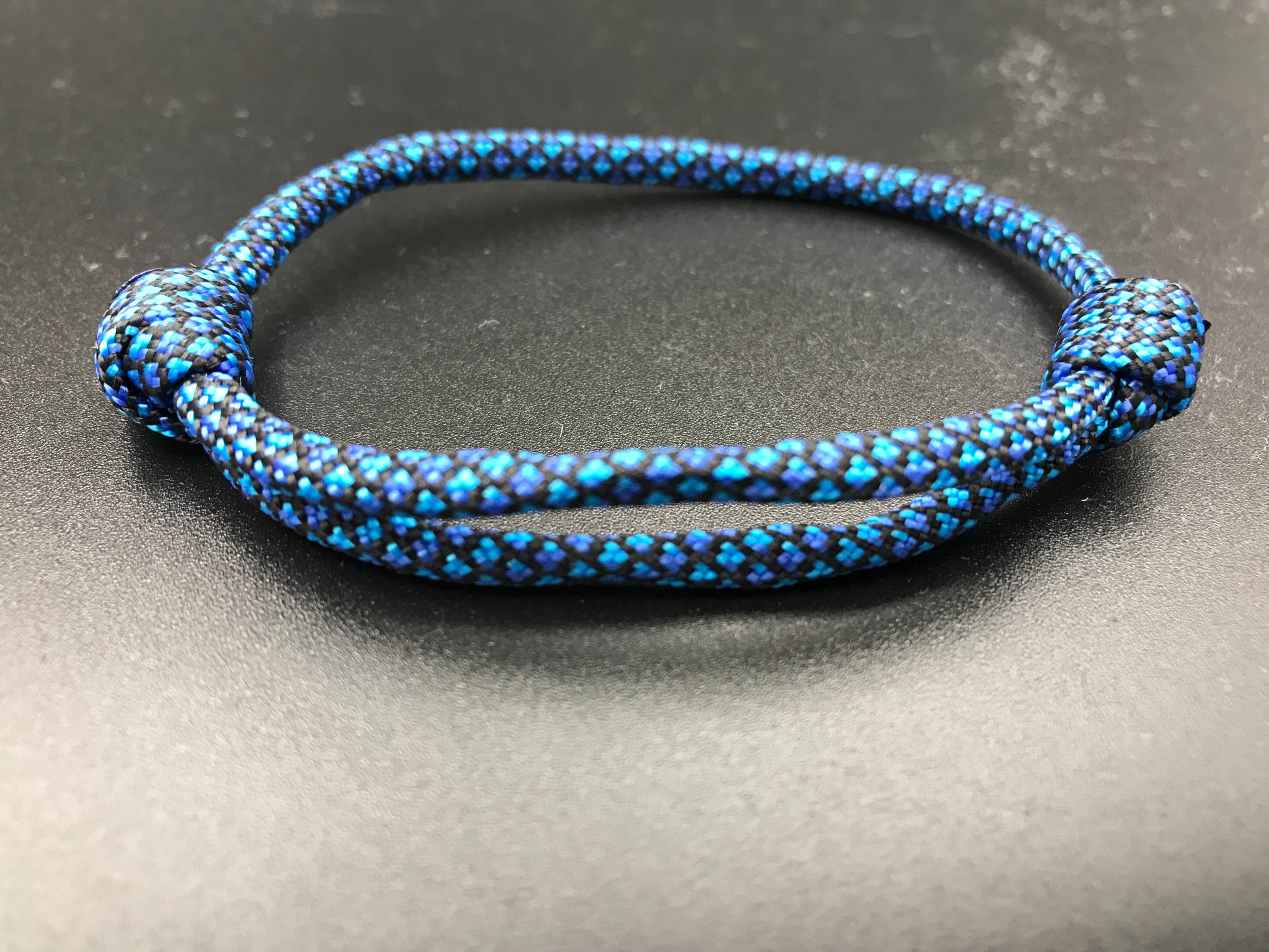 Paracord friendship bracelet In royal blue diamond ( black diamond pattern on it ) light weight and adjustable