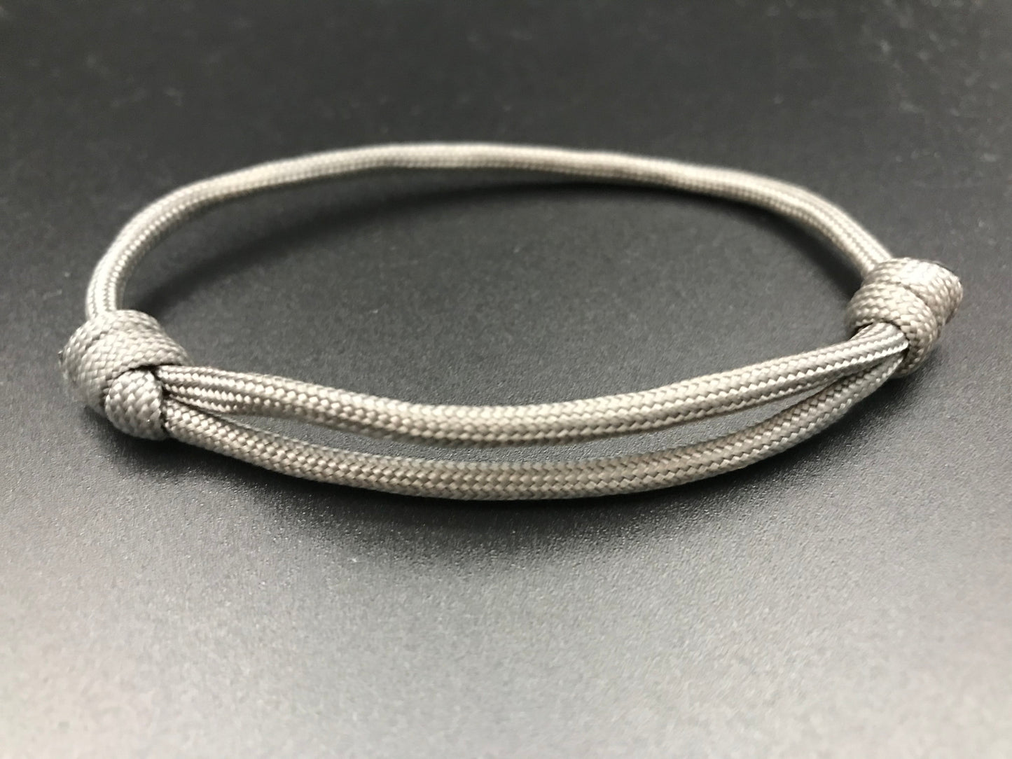 Paracord friendship bracelet In anthracite grey light weight and adjustable