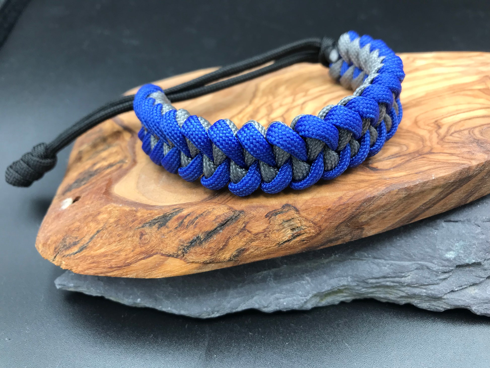 Paracord survival bracelet hand made lightweight and in grey and royal blue coloured Paracord U.K. 