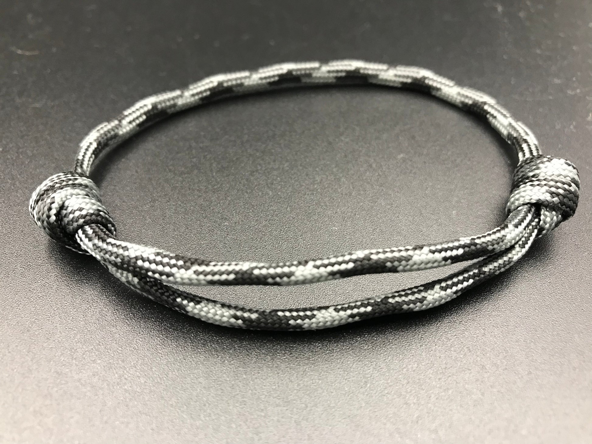 Paracord friendship bracelet In graphite grey ( black & grey) light weight and adjustable