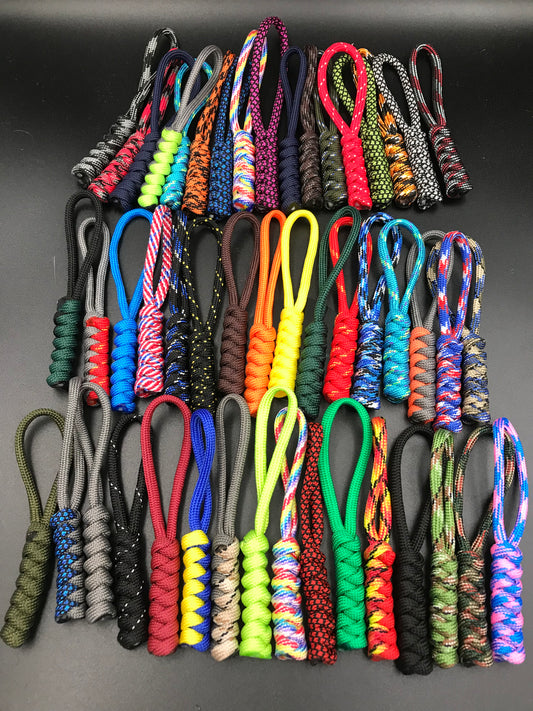 Wide selection of our handmade Paracord zipper pulls in over 50 vibrant colours to choose from
Made using 7 serpent knots on each zip pulls and a loop at the top to cows hitch it to your zippers ring