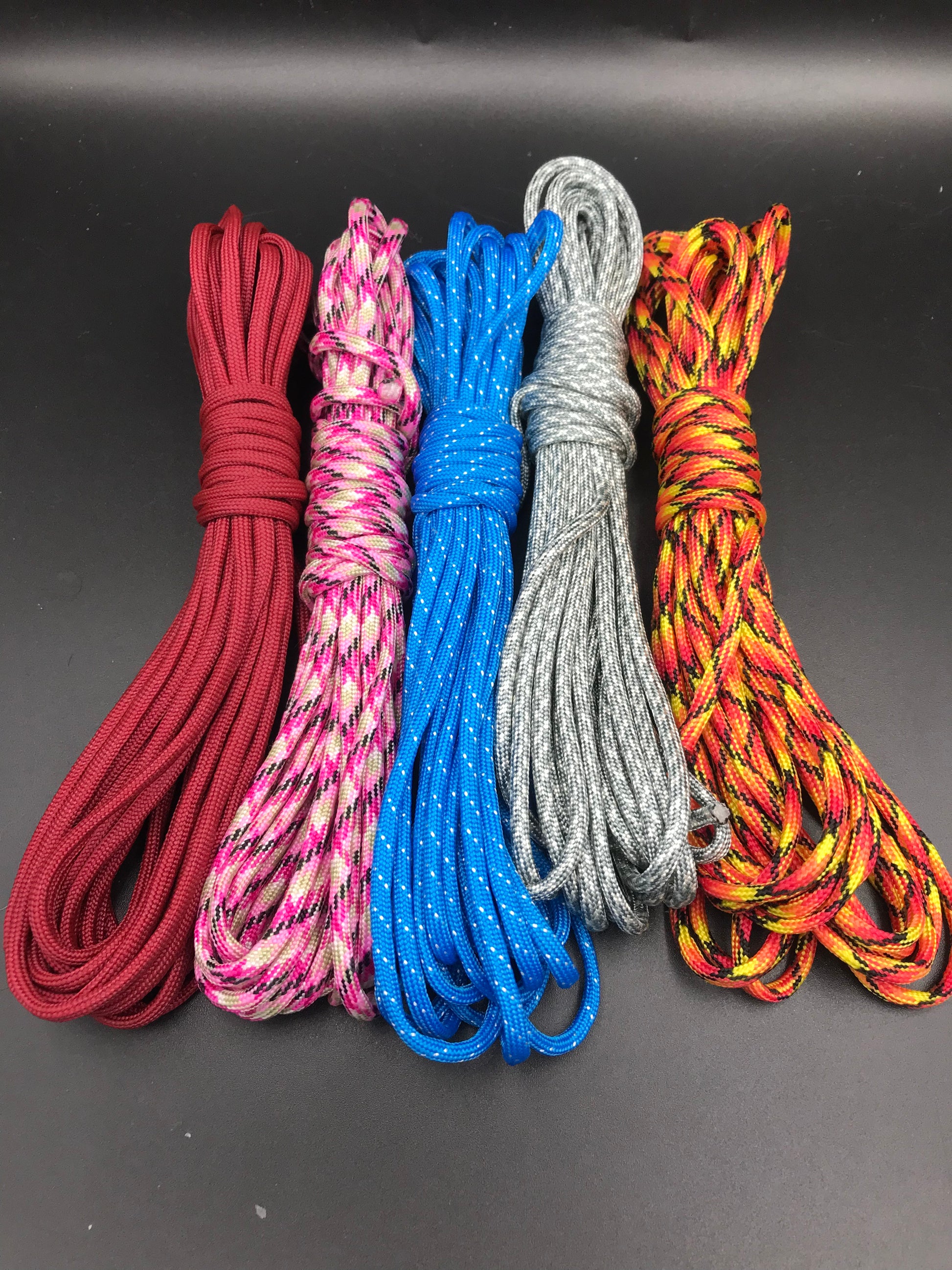 Paracord starter pack in a colour variety of 5 x 20ft bundles ( burgandy wine, hot pink camo, Pixelated grey camo, blue with silver fleck and fireball red